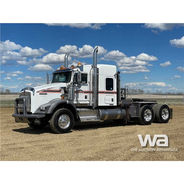 2013 KENWORTH T800 T/A SLEEPER WINCH TRACTOR