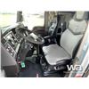 Image 6 : 2013 KENWORTH T800 T/A SLEEPER WINCH TRACTOR