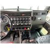 Image 8 : 2011 KENWORTH T800 T/A SLEEPER WINCH TRACTOR