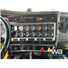 Image 9 : 2011 KENWORTH T800 T/A SLEEPER WINCH TRACTOR