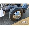 Image 17 : 2001 PETERBILT 378 T/A SLEEPER WINCH TRACTOR