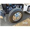 Image 18 : 2001 PETERBILT 378 T/A SLEEPER WINCH TRACTOR