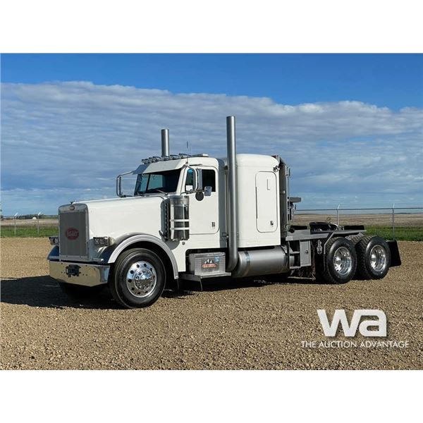 2001 PETERBILT 378 T/A SLEEPER WINCH TRACTOR