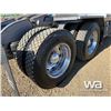 Image 21 : 2001 PETERBILT 378 T/A SLEEPER WINCH TRACTOR