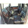 Image 6 : 2001 PETERBILT 378 T/A SLEEPER WINCH TRACTOR