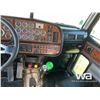 Image 8 : 2001 PETERBILT 378 T/A SLEEPER WINCH TRACTOR