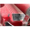 Image 16 : 2016 KENWORTH T800 TRI-DRIVE SLEEPER TRUCK TRACTOR