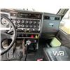 Image 8 : 2016 KENWORTH T800 TRI-DRIVE SLEEPER TRUCK TRACTOR