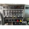 Image 9 : 2016 KENWORTH T800 TRI-DRIVE SLEEPER TRUCK TRACTOR