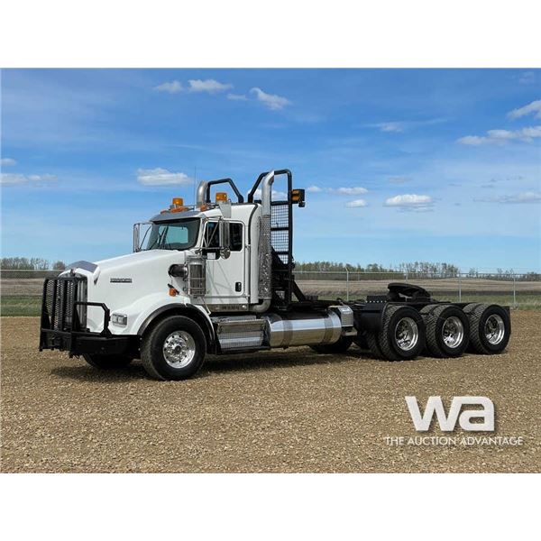 2015 KENWORTH T800 TRI-DRIVE TRUCK TRACTOR