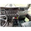 Image 8 : 2015 KENWORTH T800 TRI-DRIVE TRUCK TRACTOR