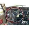 Image 10 : 2009 KENWORTH T800 TRI DRIVE SLEEPER TRUCK TRACTOR
