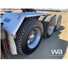 Image 18 : 2009 KENWORTH T800 TRI DRIVE SLEEPER TRUCK TRACTOR