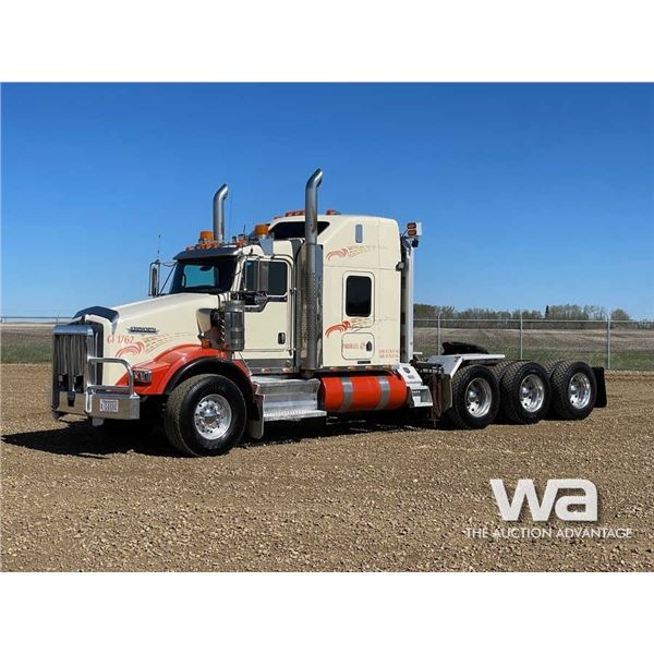 2009 KENWORTH T800 TRI DRIVE SLEEPER TRUCK TRACTOR
