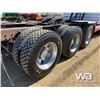 Image 20 : 2009 KENWORTH T800 TRI DRIVE SLEEPER TRUCK TRACTOR