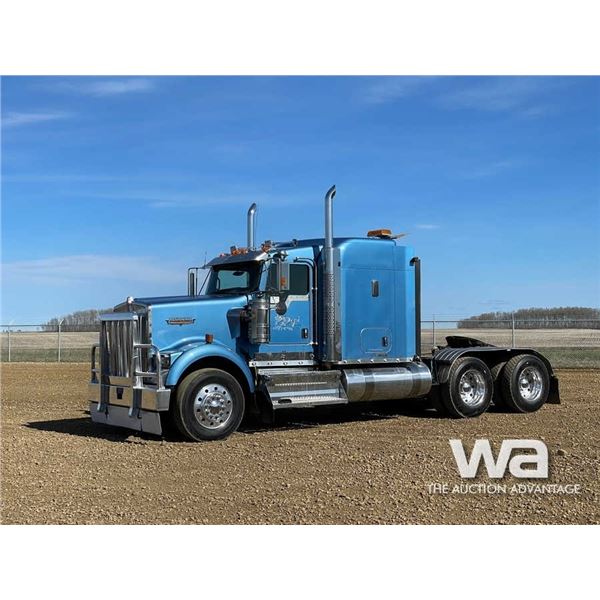 2013 KENWORTH W900 T/A SLEEPER TRUCK TRACTOR
