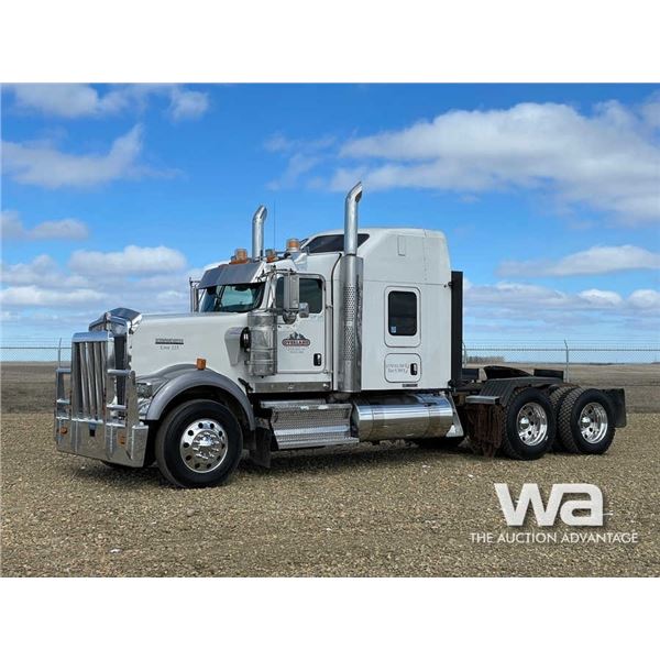 2015 KENWORTH W900 T/A SLEEPER TRUCK TRACTOR
