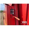 Image 13 : 2001 NEW HOLLAND 688 ROUND BALER