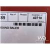 Image 2 : 2001 NEW HOLLAND 688 ROUND BALER