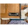 Image 15 : 2000 SNOWBIRD SUPER SLIDER TRUCK CAMPER