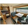 Image 6 : 2000 SNOWBIRD SUPER SLIDER TRUCK CAMPER