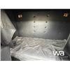Image 13 : 2013 CAT CT660L TRI DRIVE SLEEPER CAB & CHASSIS