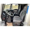 Image 6 : 2013 CAT CT660L TRI DRIVE SLEEPER CAB & CHASSIS