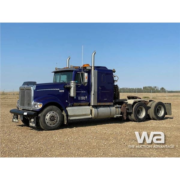 2000 IHC EAGLE 9900 T/A SLEEPER WINCH TRACTOR