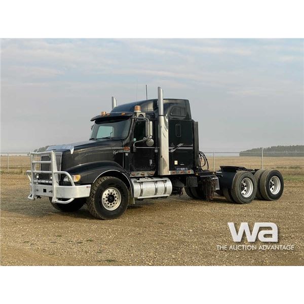 2000 IHC EAGLE 9400I T/A SLEEPER WINCH TRACTOR