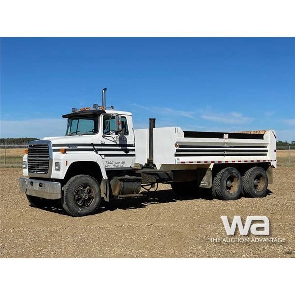 1993 FORD LNT8000F T/A DUMP TRUCK