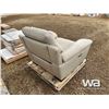 Image 3 : FAUX LEATHER SINGLE SEAT CHAIR