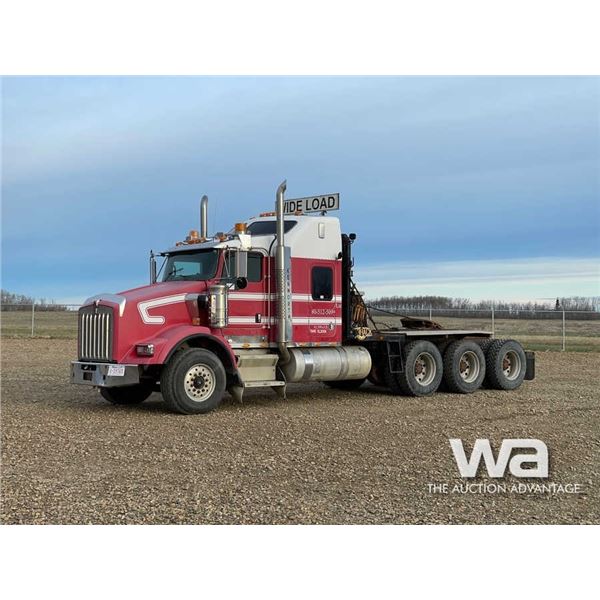 2007 KENWORTH T800B TRIDRIVE SLEEPER WINCH TRACTOR