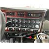 Image 9 : 2007 KENWORTH T800B TRIDRIVE SLEEPER WINCH TRACTOR