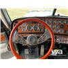 Image 10 : 2004 PETERBILT 378 T/A SLEEPER WINCH TRACTOR