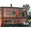 Image 9 : 2004 PETERBILT 378 T/A SLEEPER WINCH TRACTOR