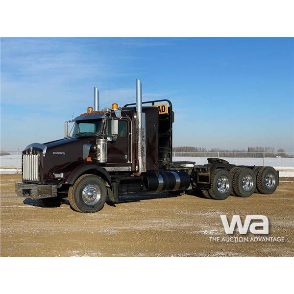 2013 KENWORTH T800 TRI DRIVE SLEEPER TRUCK TRACTOR
