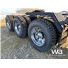 Image 21 : 2013 KENWORTH T800 TRI DRIVE SLEEPER TRUCK TRACTOR