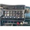 Image 9 : 2013 KENWORTH T800 TRI DRIVE SLEEPER TRUCK TRACTOR