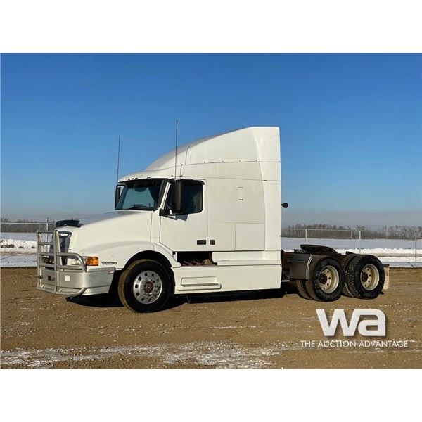 1998 VOLVO VN T/A SLEEPER TRUCK TRACTOR