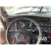 Image 10 : 2010 KENWORTH T800 TRI DRIVE SLEEPER DUMP TRUCK