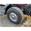 Image 15 : 2010 KENWORTH T800 TRI DRIVE SLEEPER DUMP TRUCK