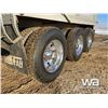 Image 17 : 2010 KENWORTH T800 TRI DRIVE SLEEPER DUMP TRUCK