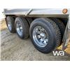 Image 20 : 2010 KENWORTH T800 TRI DRIVE SLEEPER DUMP TRUCK