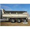 Image 23 : 2010 KENWORTH T800 TRI DRIVE SLEEPER DUMP TRUCK
