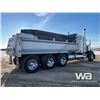 Image 3 : 2010 KENWORTH T800 TRI DRIVE SLEEPER DUMP TRUCK