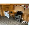 Image 7 : CABIN 14 X 32 FT. ON SKIDS