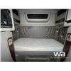 Image 12 : 2012 PETERBILT 388 T/A SLEEPER TRUCK TRACTOR