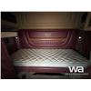 Image 12 : 2010 PETERBILT 388 T/A SLEEPER TRUCK TRACTOR