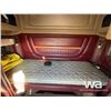Image 12 : 2010 PETERBILT 388 T/A SLEEPER TRUCK TRACTOR