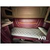 Image 12 : 2009 PETERBILT 388 T/A SLEEPER TRUCK TRACTOR